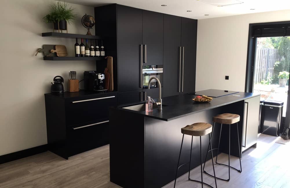Modern zwarte keuken - HB Interieur en betimmering